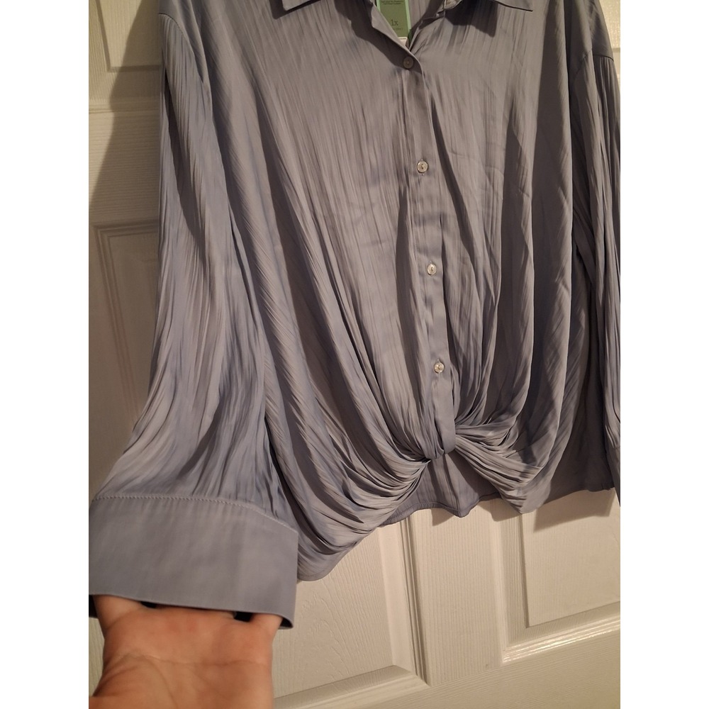 NWT Women's 1X Blue Lavender Ombre Twist Front Blouse Pleated Button Up Collared - Picture 2 of 16
